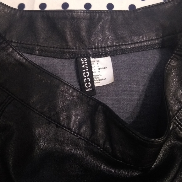 🔥 Pleather Mini 🔥 - Picture 2 of 5